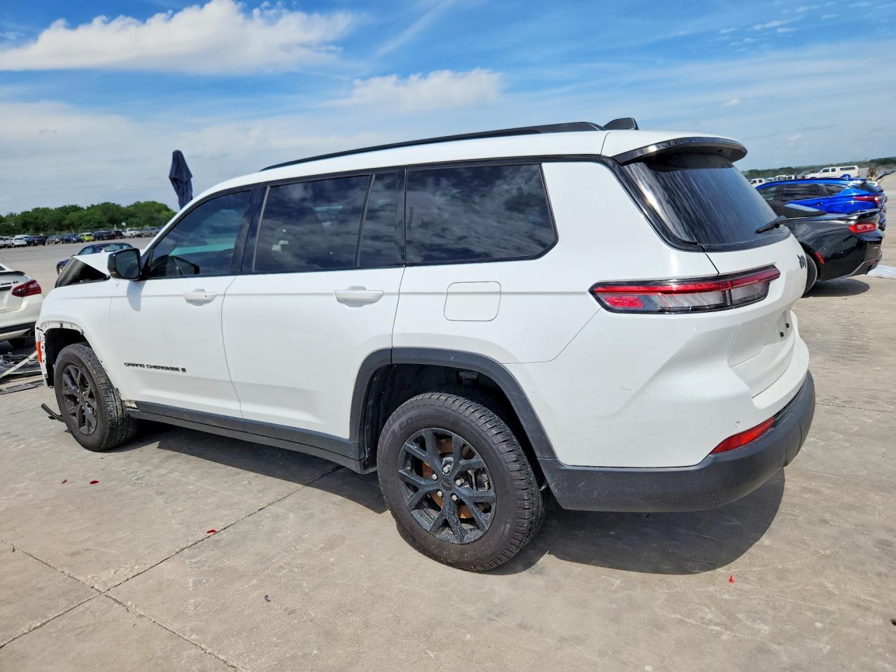 2024 Jeep Grand Cherokee L Laredo - Image 2