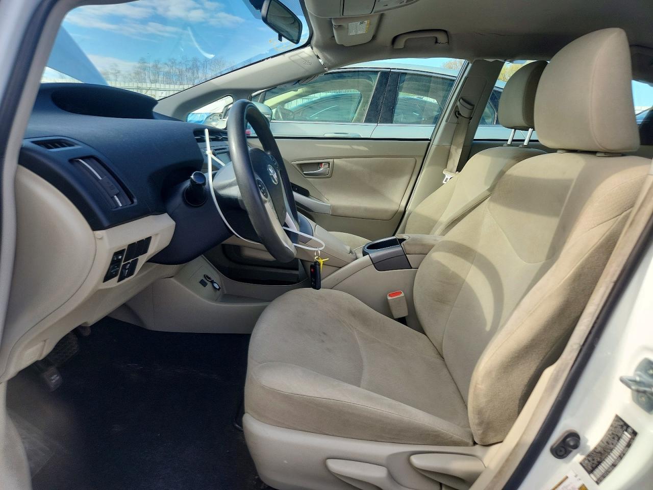 2015 Toyota Prius One - Фото 7