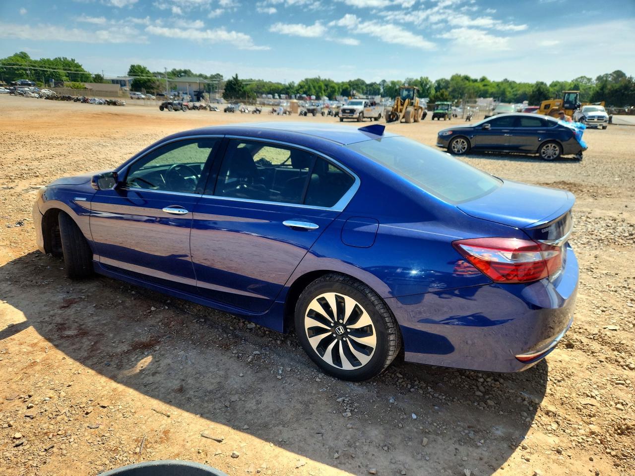 2017 Honda Accord Touring Hybrid - Image 2