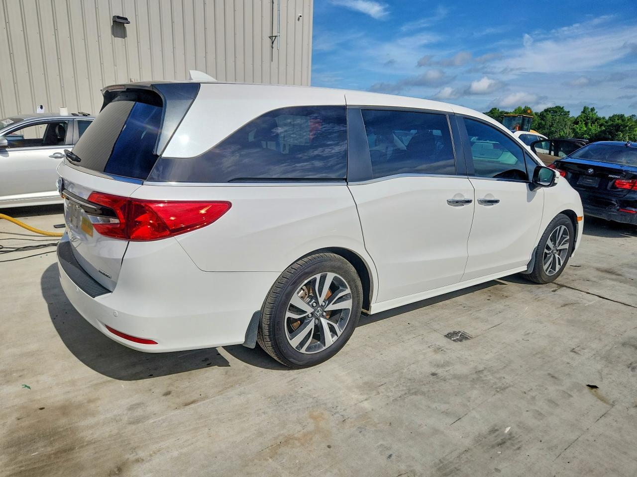 2023 Honda Odyssey Touring - Фото 3