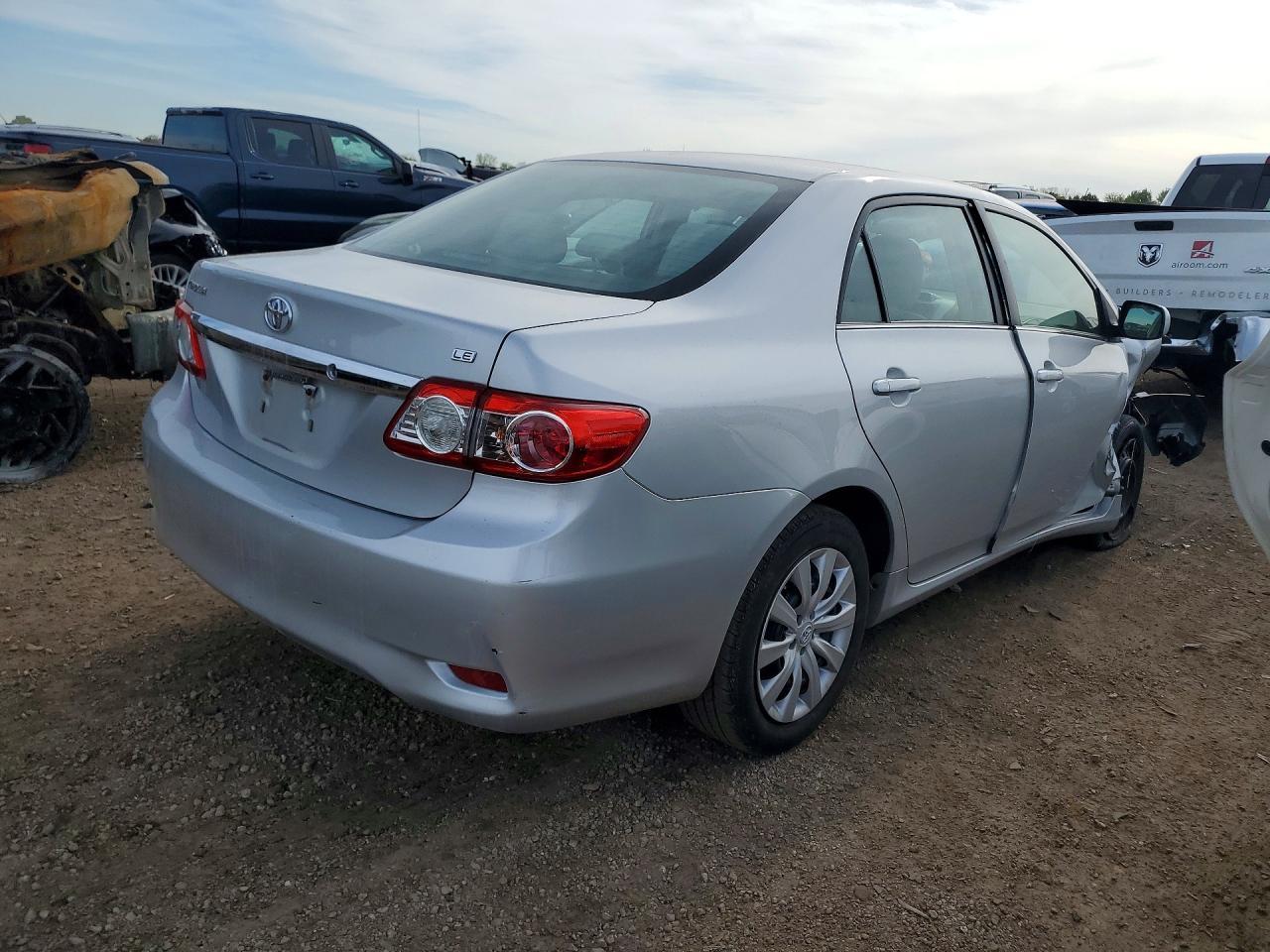 2013 Toyota Corolla Le - Фото 3