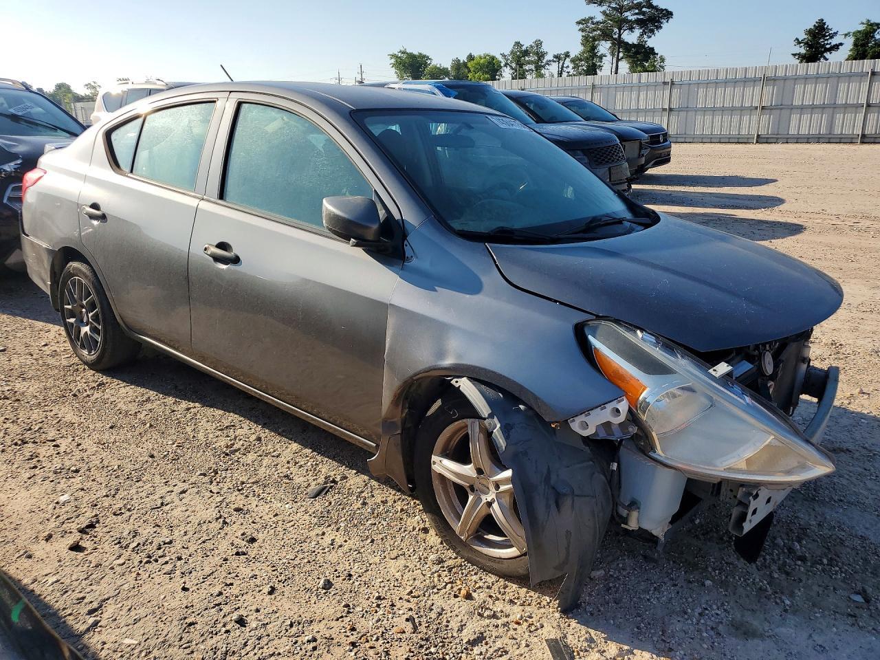 2017 Nissan Versa S - Фото 4