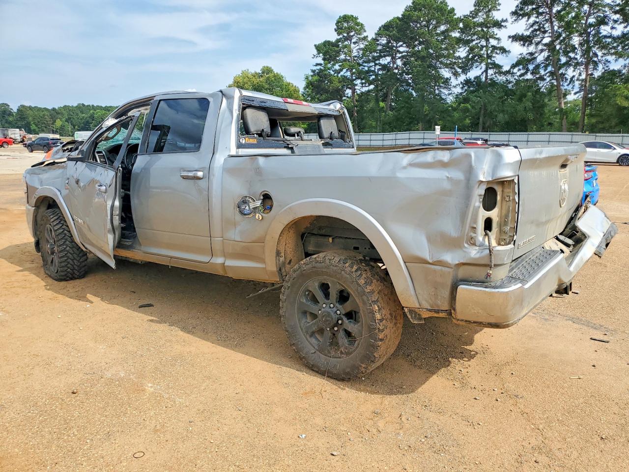 2021 Ram 2500 Laramie - Фото 2