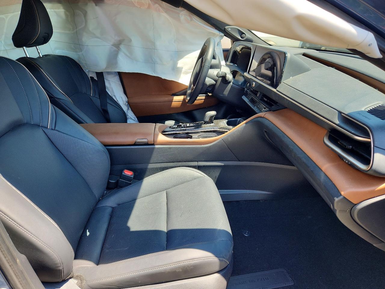 2025 Toyota Crown Limited - Image 7