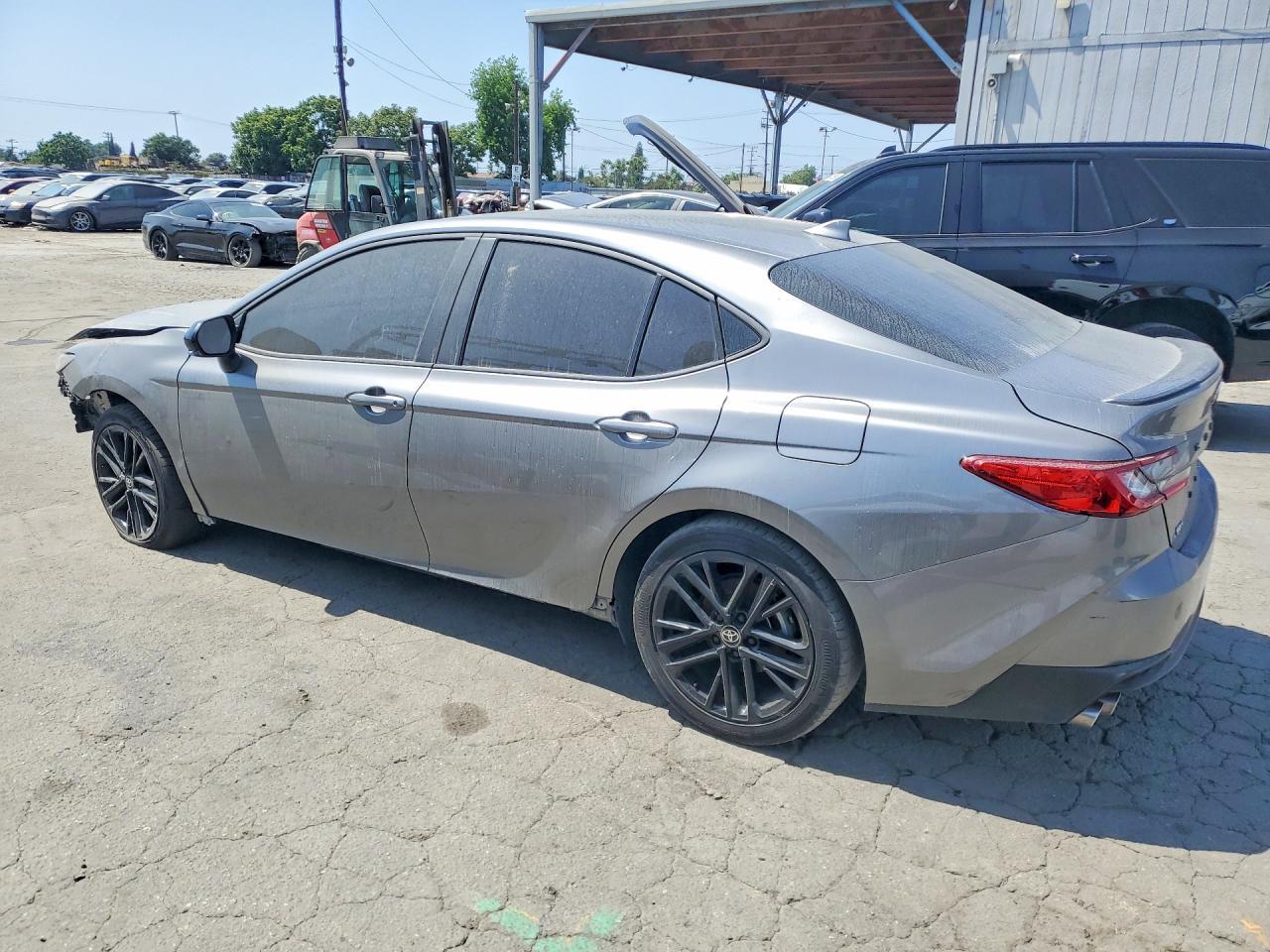 2025 Toyota Camry Se - Фото 2