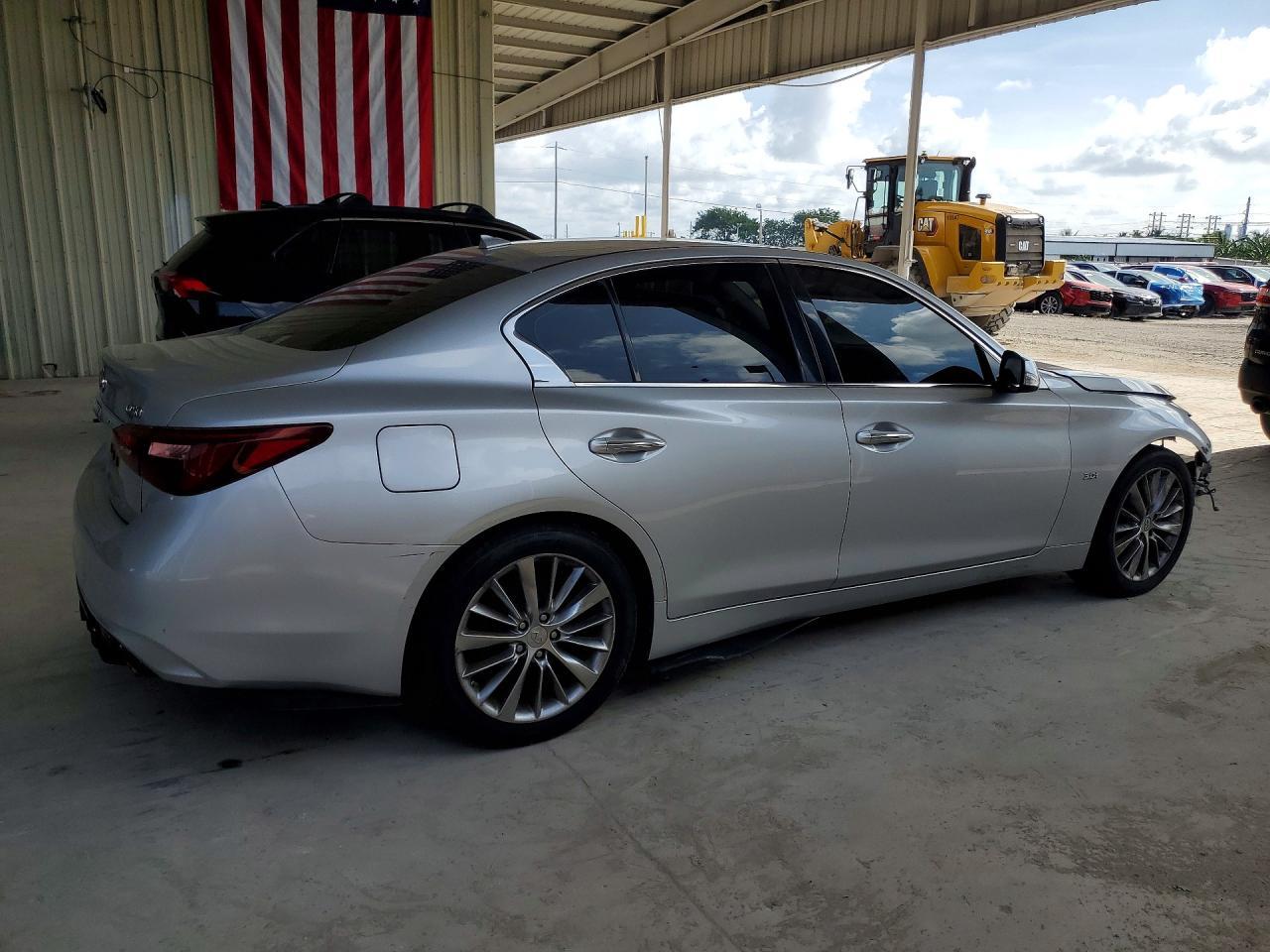 2018 Infiniti Q50 3.0T Luxe - Фото 3