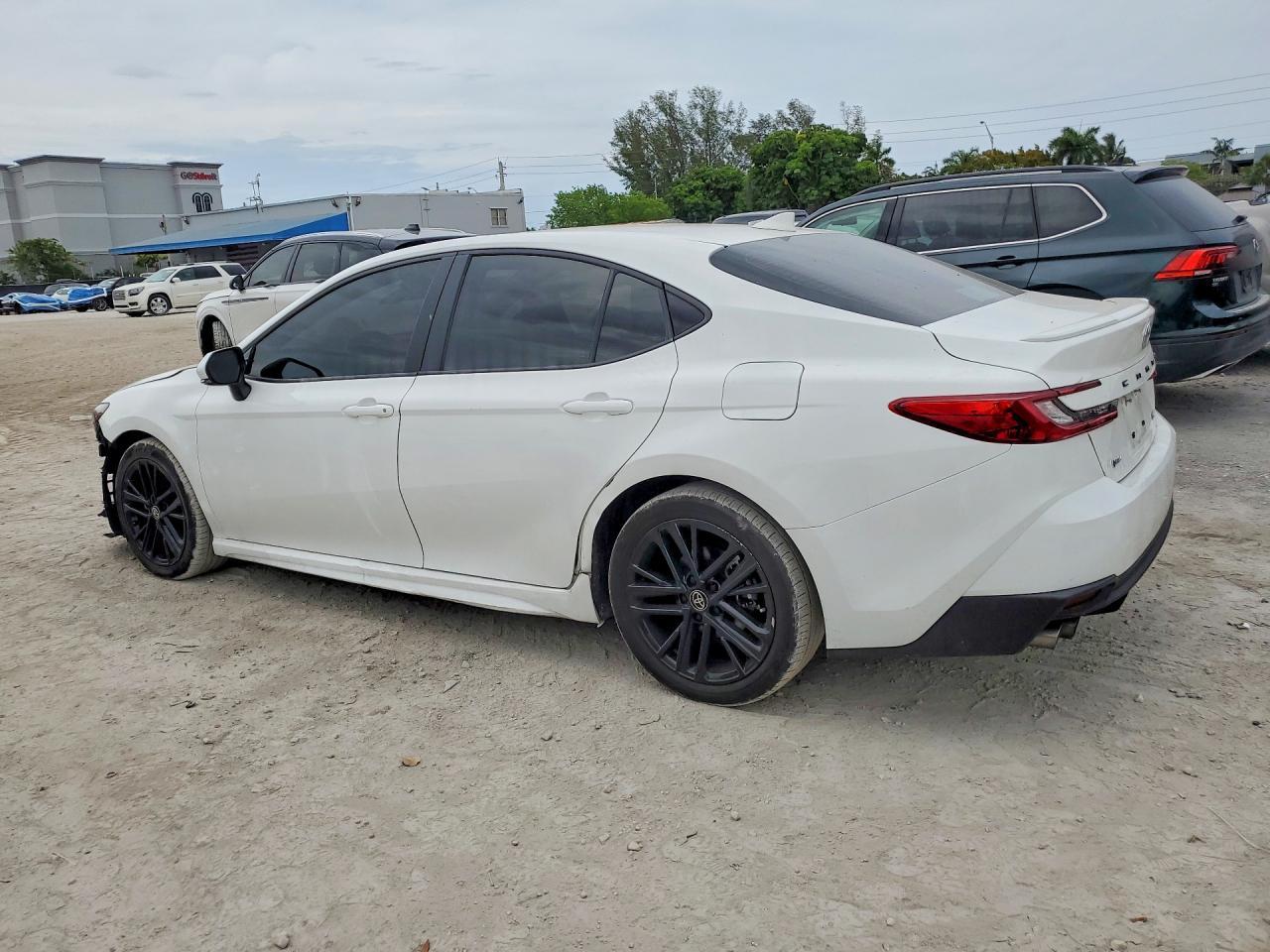 2025 Toyota Camry Se - Фото 2