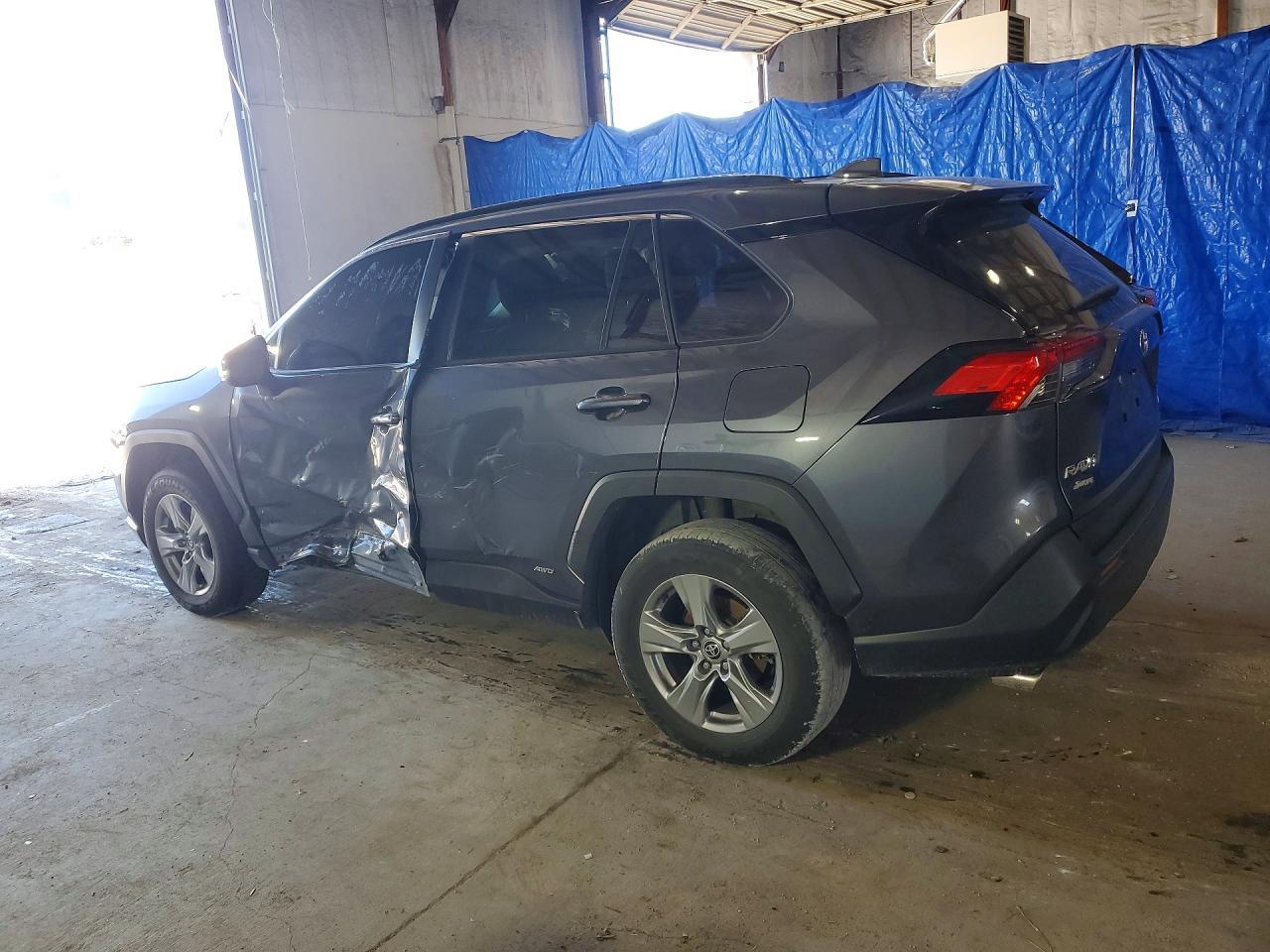 2022 Toyota Rav4 Xle - Image 2