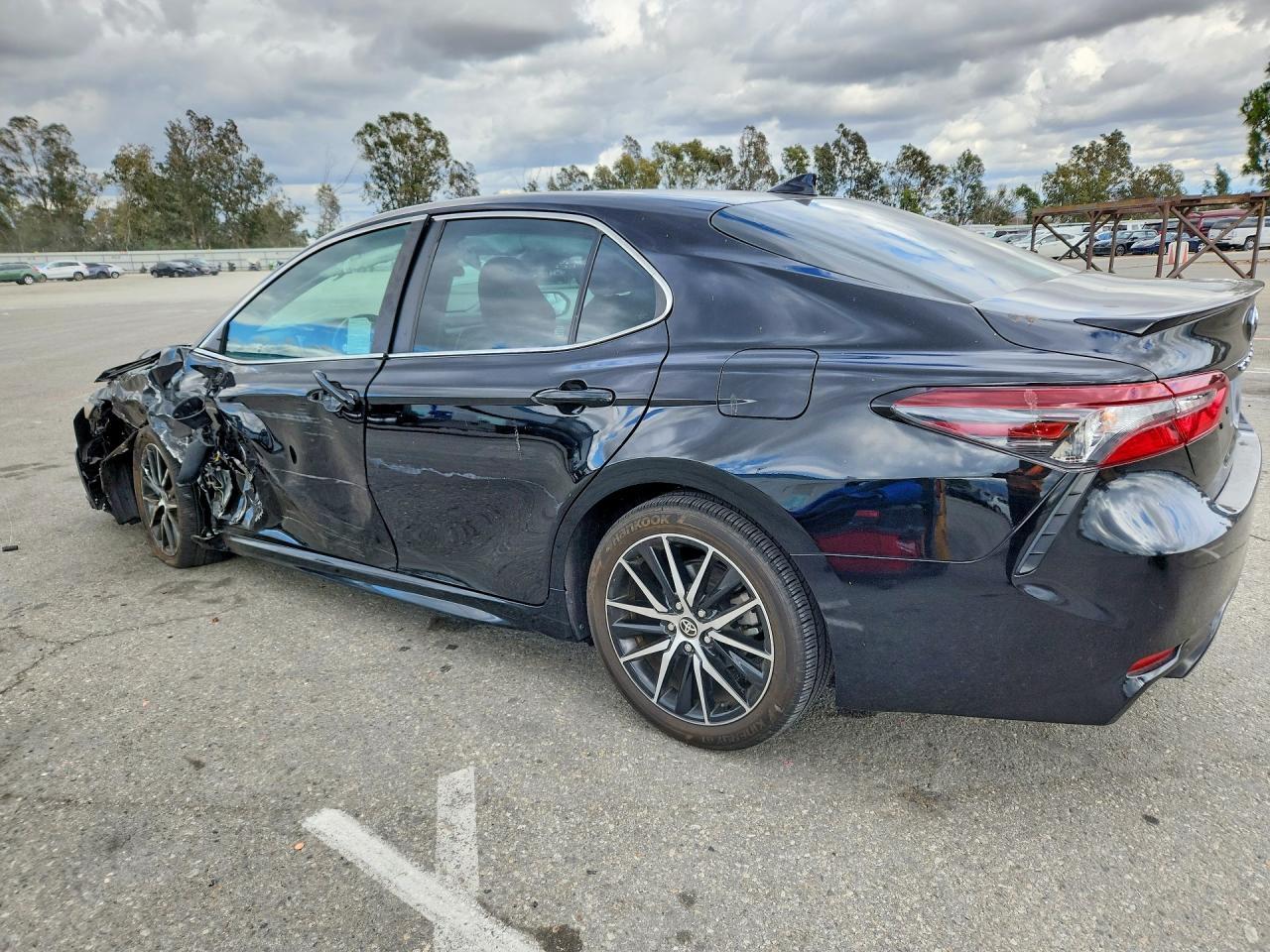 2024 Toyota Camry Se - Image 2