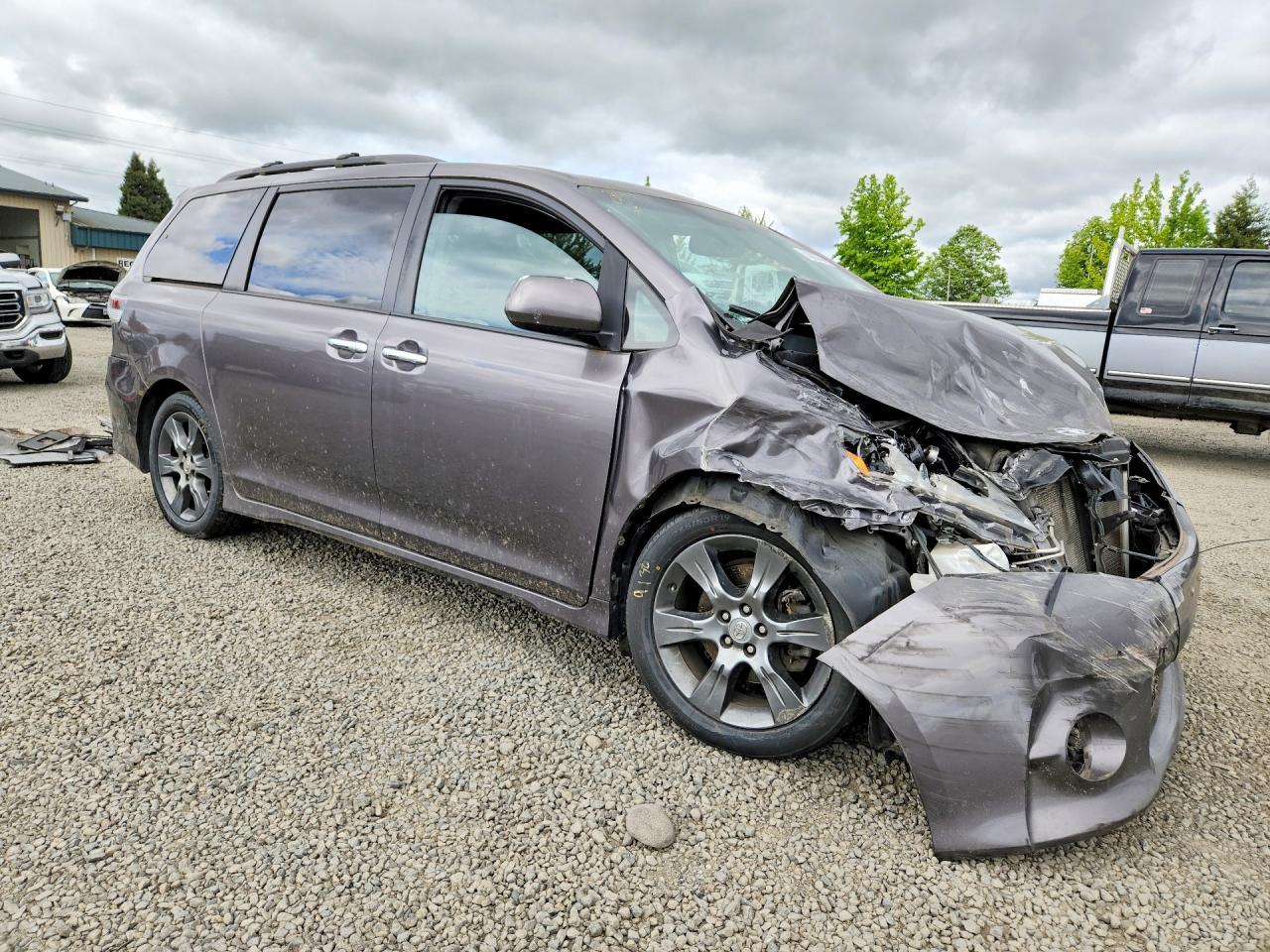 2015 Toyota Sienna Sport - Фото 4