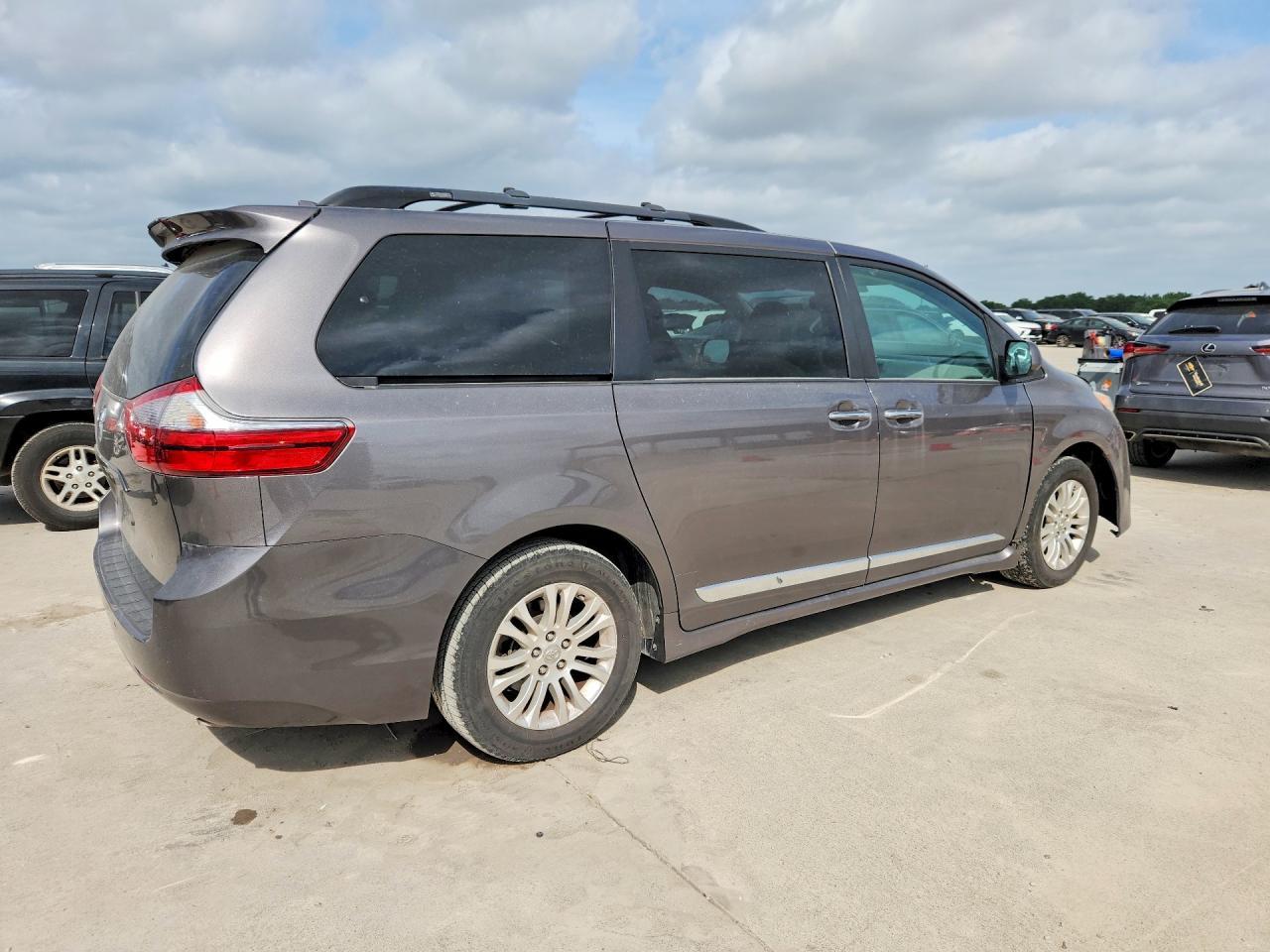 2020 Toyota Sienna Xle Premium 8-Passenger - Фото 3