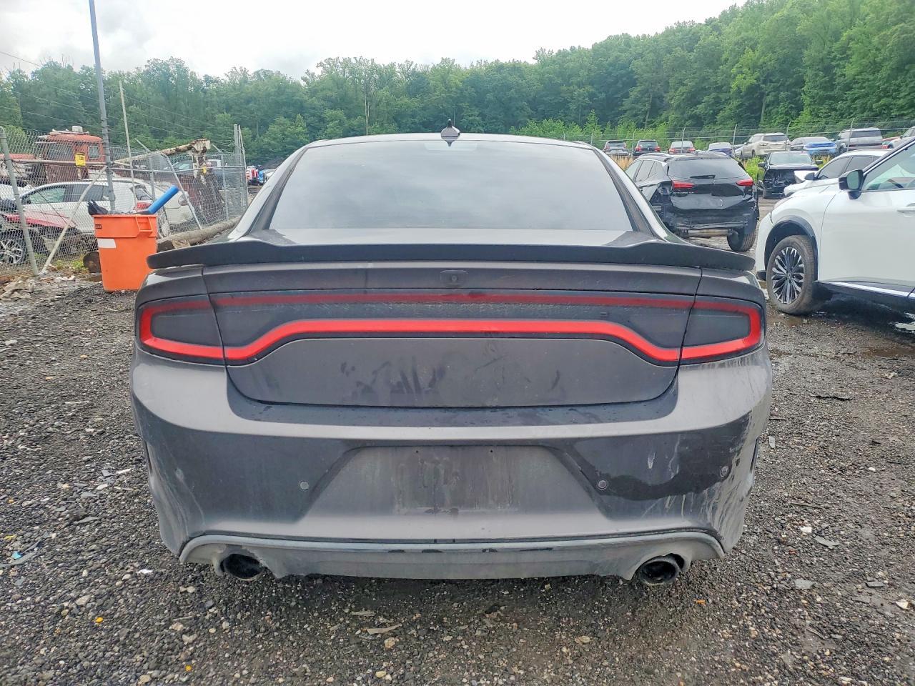 2017 Dodge Charger R - Image 6