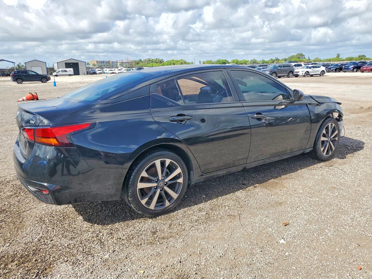 2021 Nissan Altima Sv - Image 3