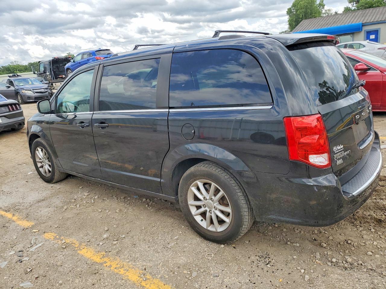 2019 Dodge Grand Caravan Sxt - Image 2