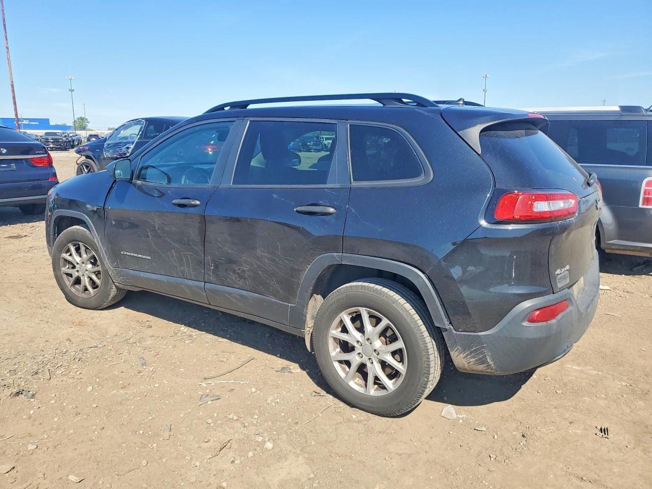 2016 Jeep Cherokee Sport - Фото 2