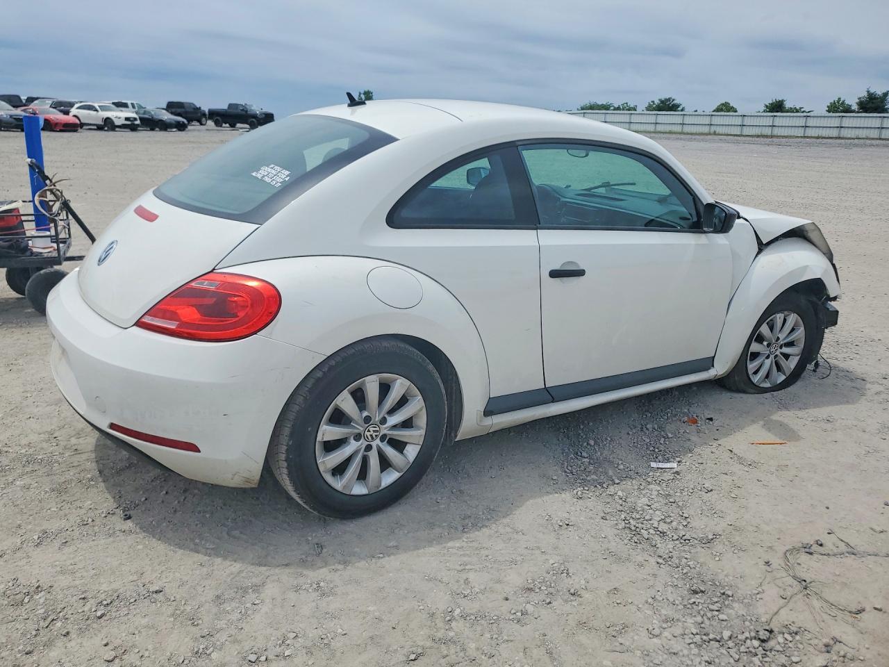 2013 Volkswagen Beetle - Фото 3
