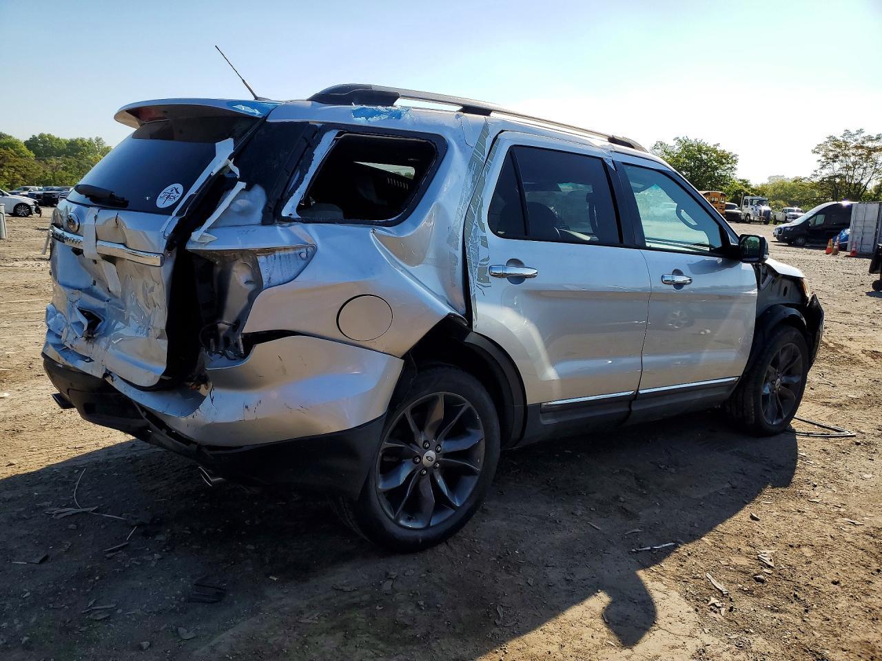 2015 Ford Explorer Xlt - Image 3