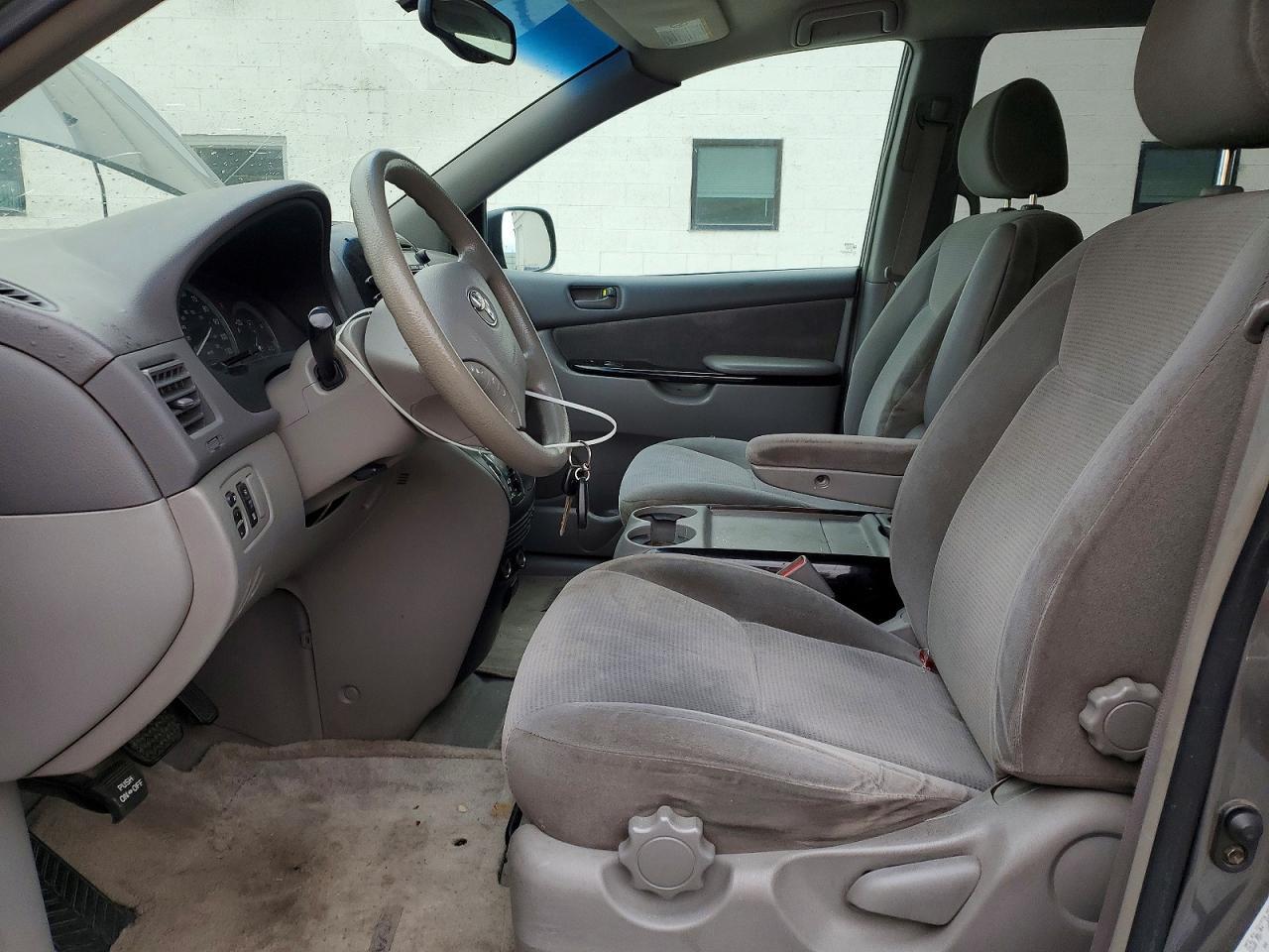 2004 Toyota Sienna Le 8 Passenger - Фото 7
