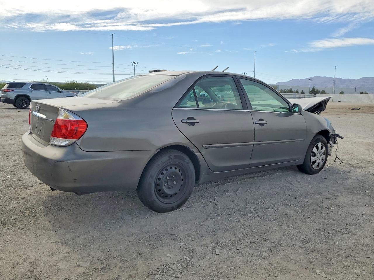 2005 Toyota Camry Le - Фото 3