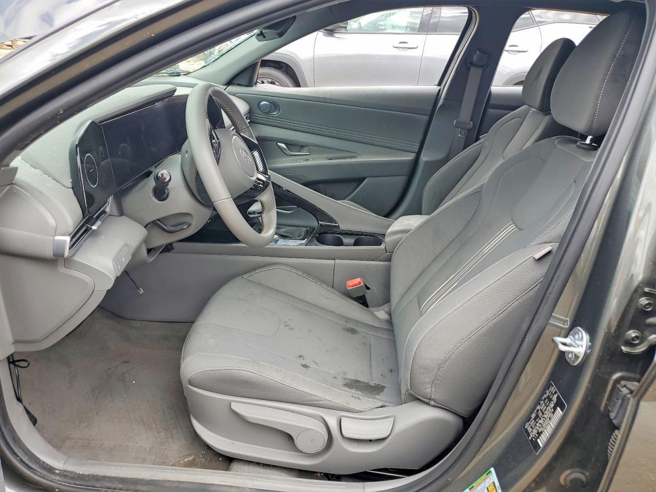 2025 Hyundai Elantra Sel - Image 7