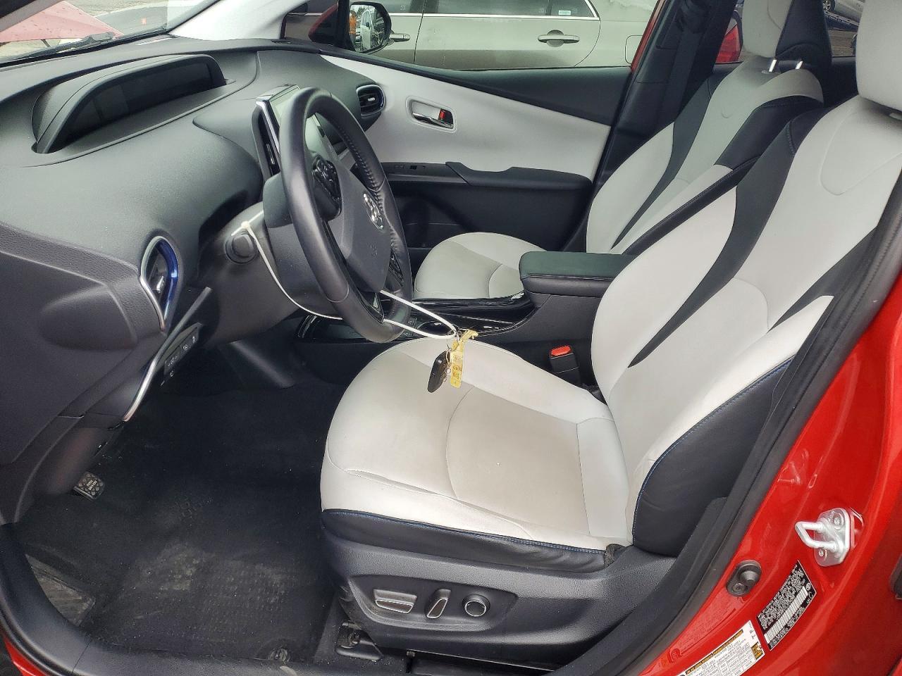 2020 Toyota Prius Limited - Image 7