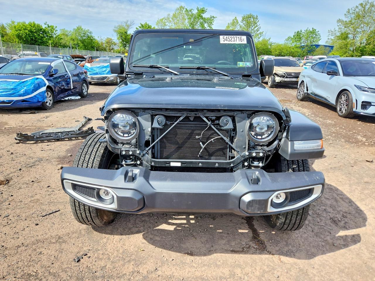 2025 Jeep Wrangler Sahara - Image 5