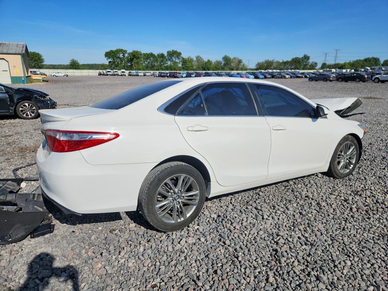 2016 Toyota Camry Se - Image 3