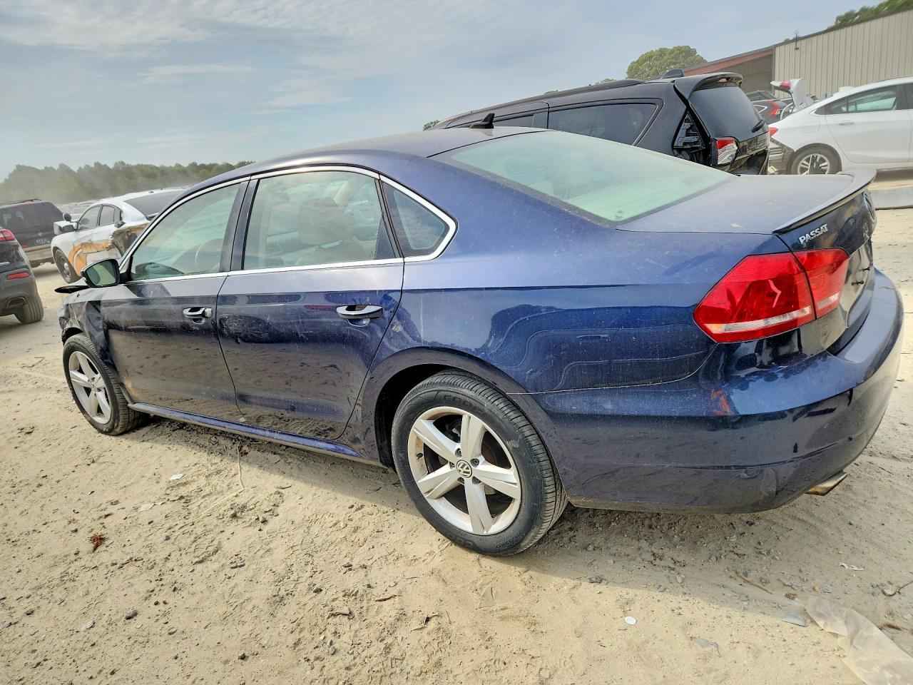 2013 Volkswagen Passat Se - Фото 2