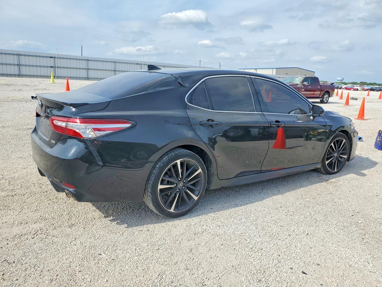 2020 Toyota Camry Xse - Image 3