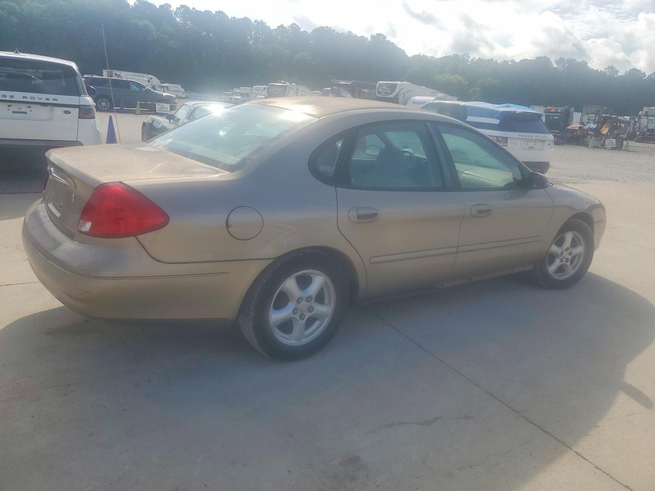 2003 Ford Taurus - Image 3