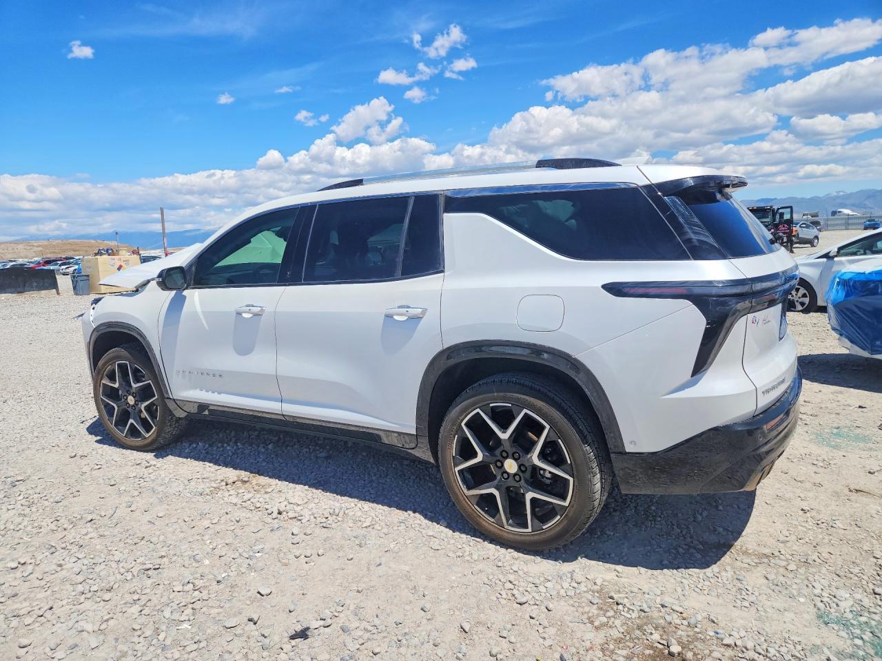 2025 Chevrolet Traverse High Country - Фото 2