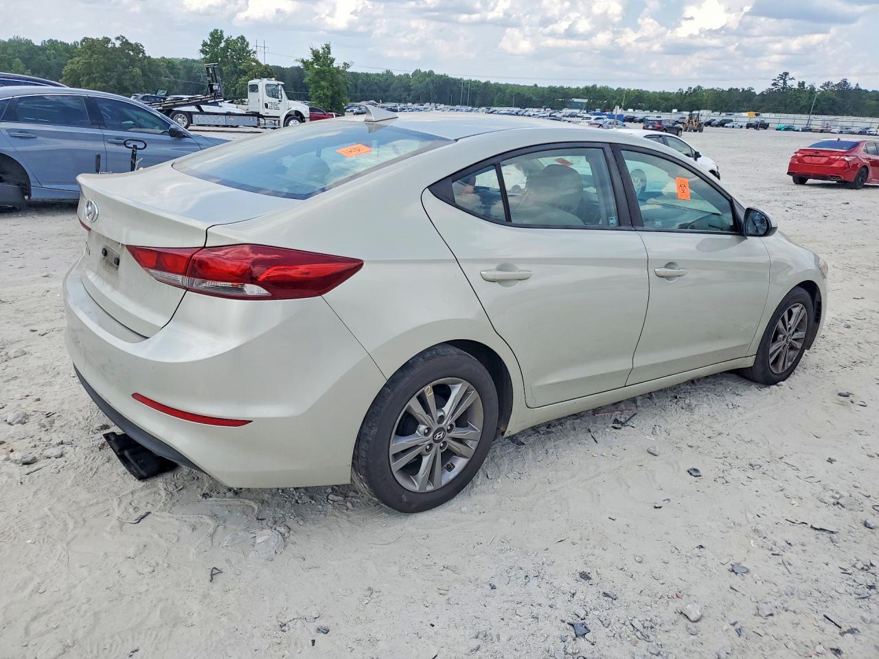 2017 Hyundai Elantra Se - Image 3