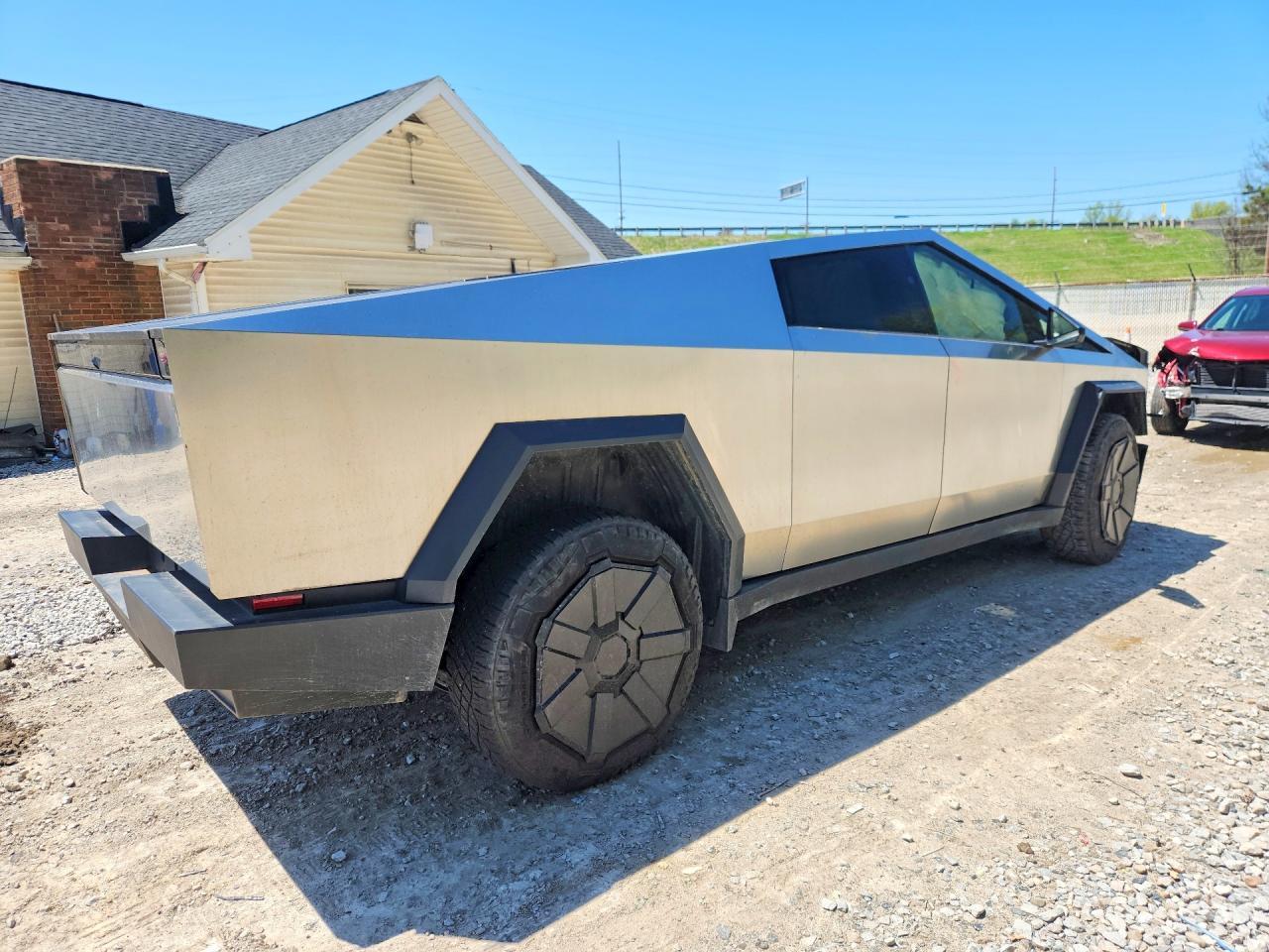 2025 Tesla Cybertruck - Фото 3
