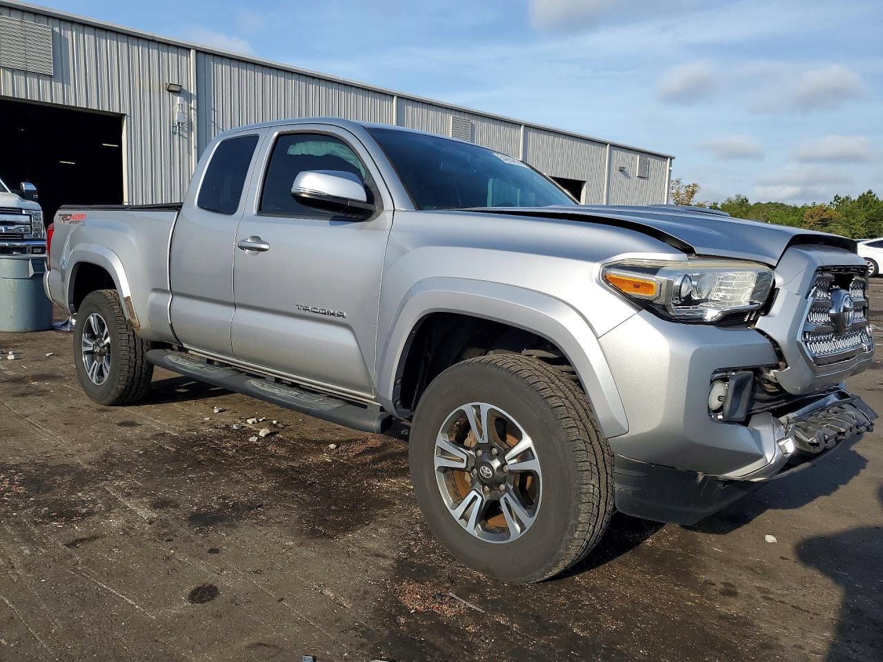 2017 Toyota Tacoma Trd Sport - Image 4