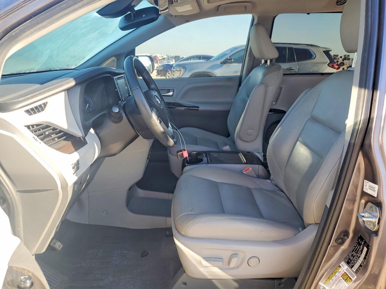 2020 Toyota Sienna Xle Premium 8-Passenger - Фото 7