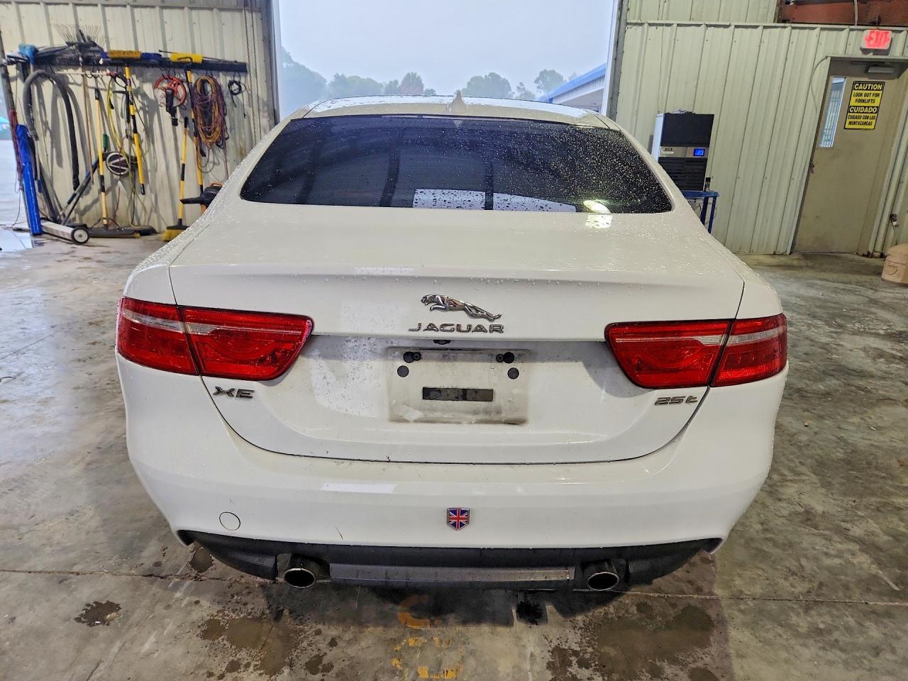 2017 Jaguar Xe - Фото 6