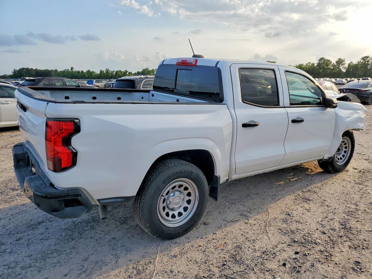 2025 Chevrolet Colorado - Image 3