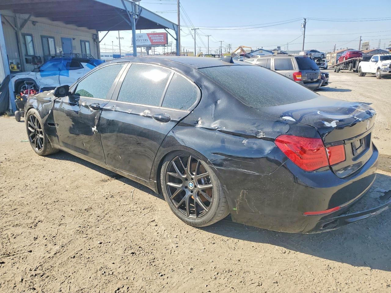 2015 BMW 740 I - Фото 2