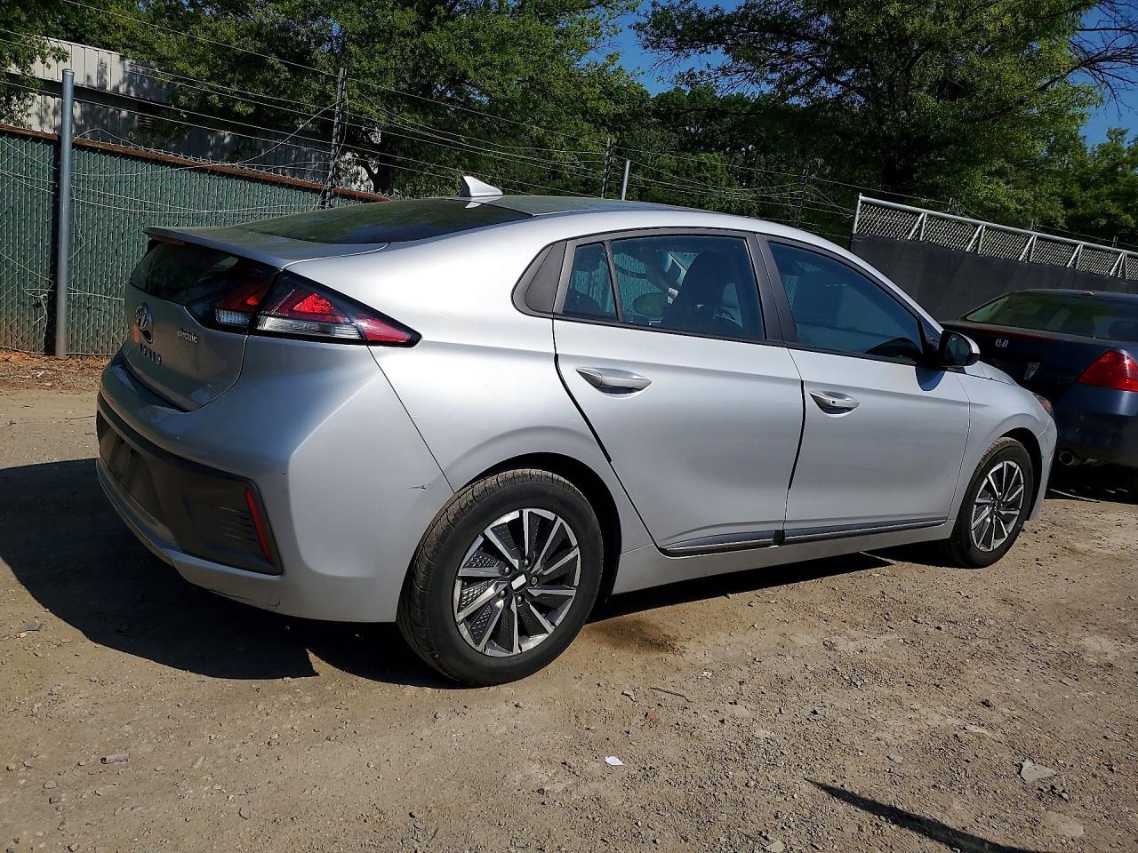 2021 Hyundai Ioniq Se - Image 3
