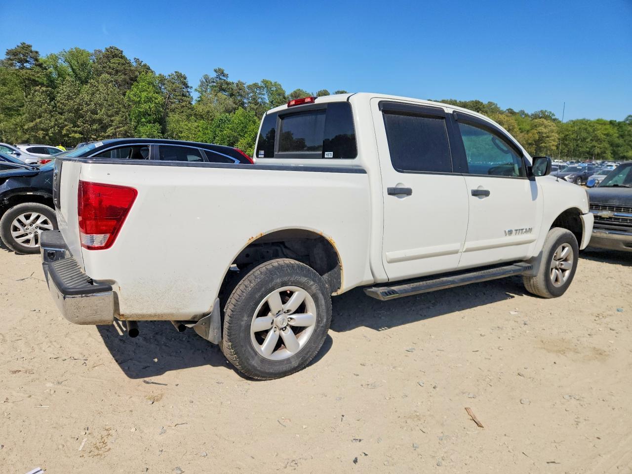 2011 Nissan Titan Sv - Фото 3