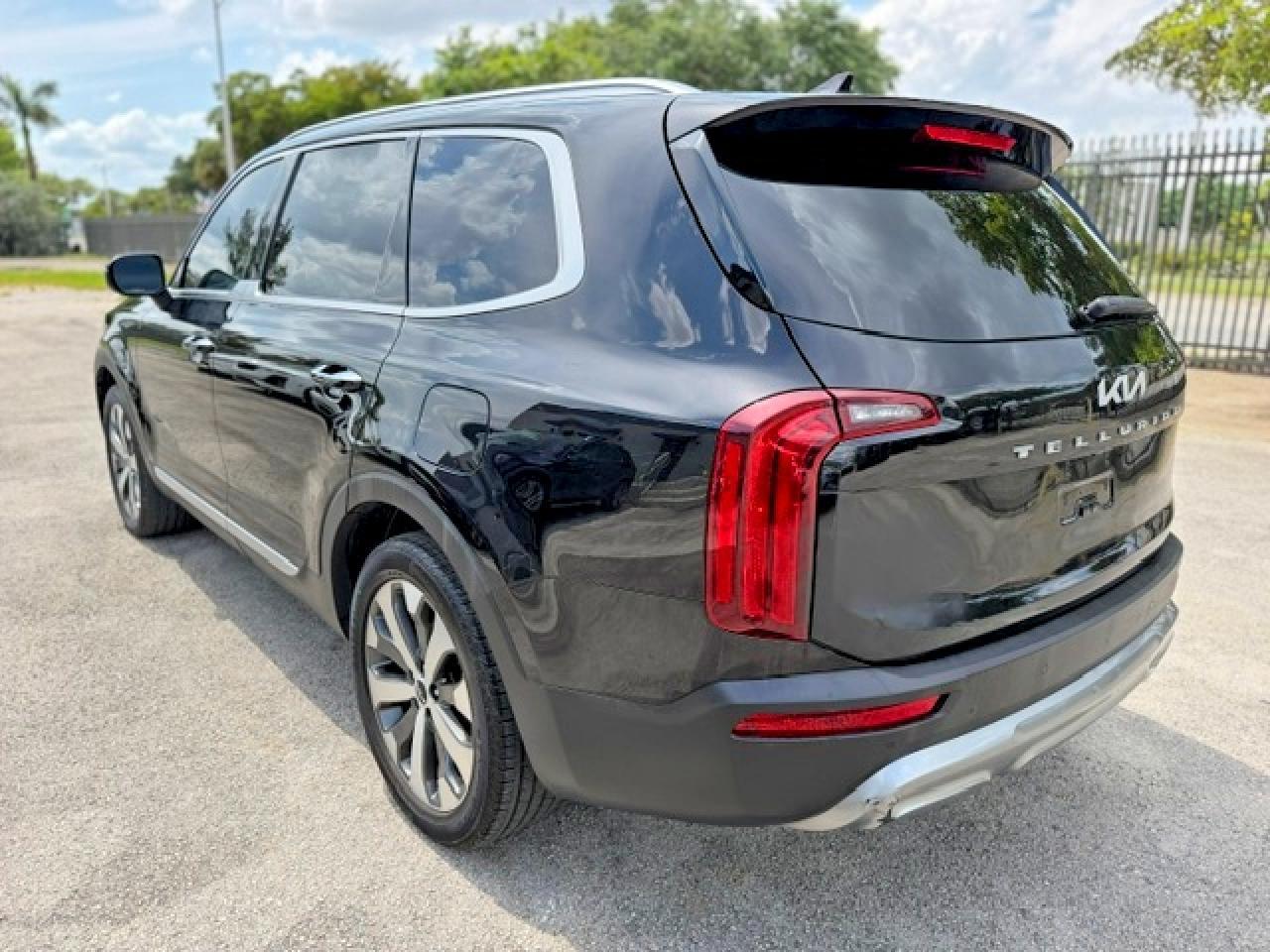 2022 Kia Telluride S - Фото 2