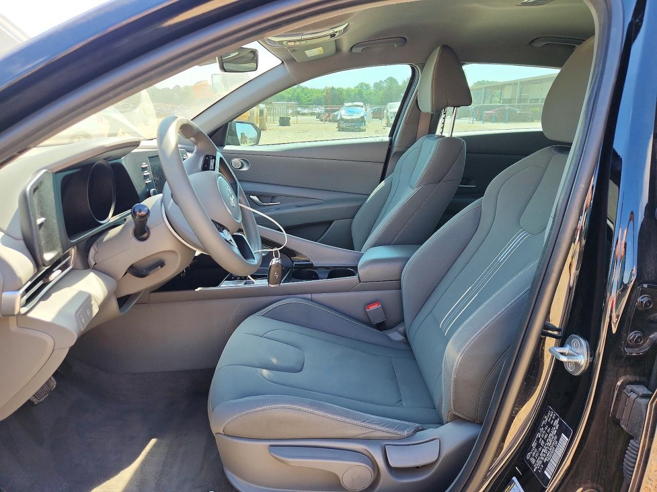 2023 Hyundai Elantra Blue - Image 7