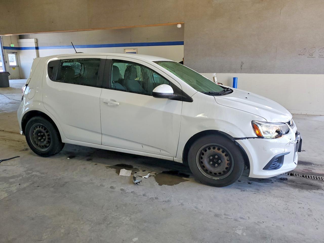 2017 Chevrolet Sonic - Фото 4