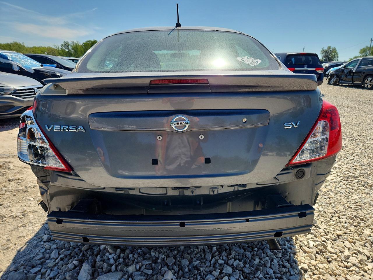 2018 Nissan Versa Sv - Image 6