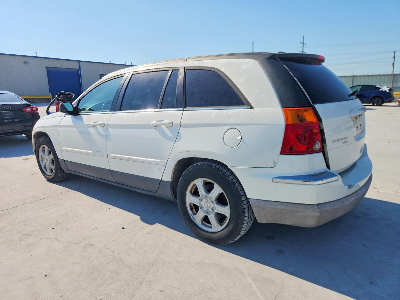 2005 Chrysler Pacifica Touring - Image 2
