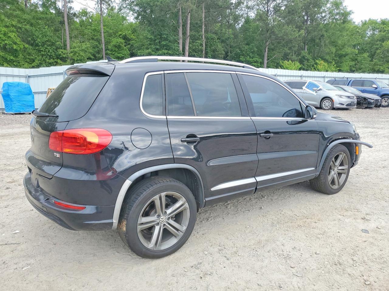 2017 Volkswagen Tiguan - Image 3