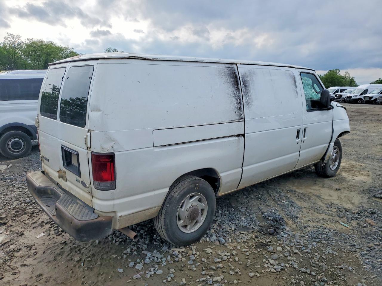 2010 Ford Econoline E150 Van - Фото 3