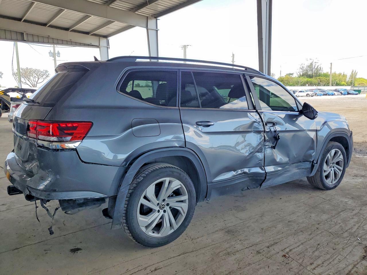 2023 Volkswagen Atlas Se - Image 3