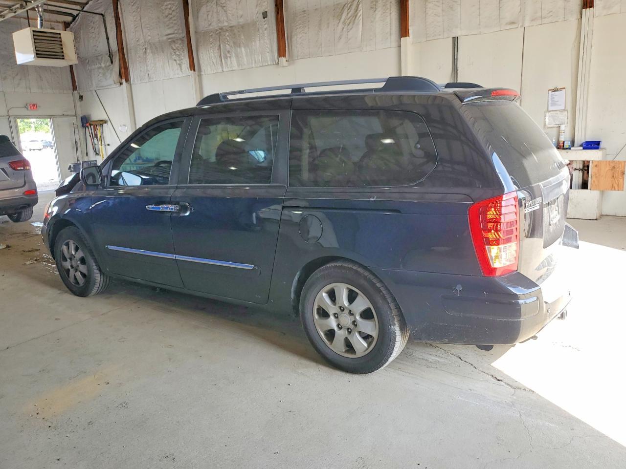 2007 Hyundai Entourage Gls - Image 2