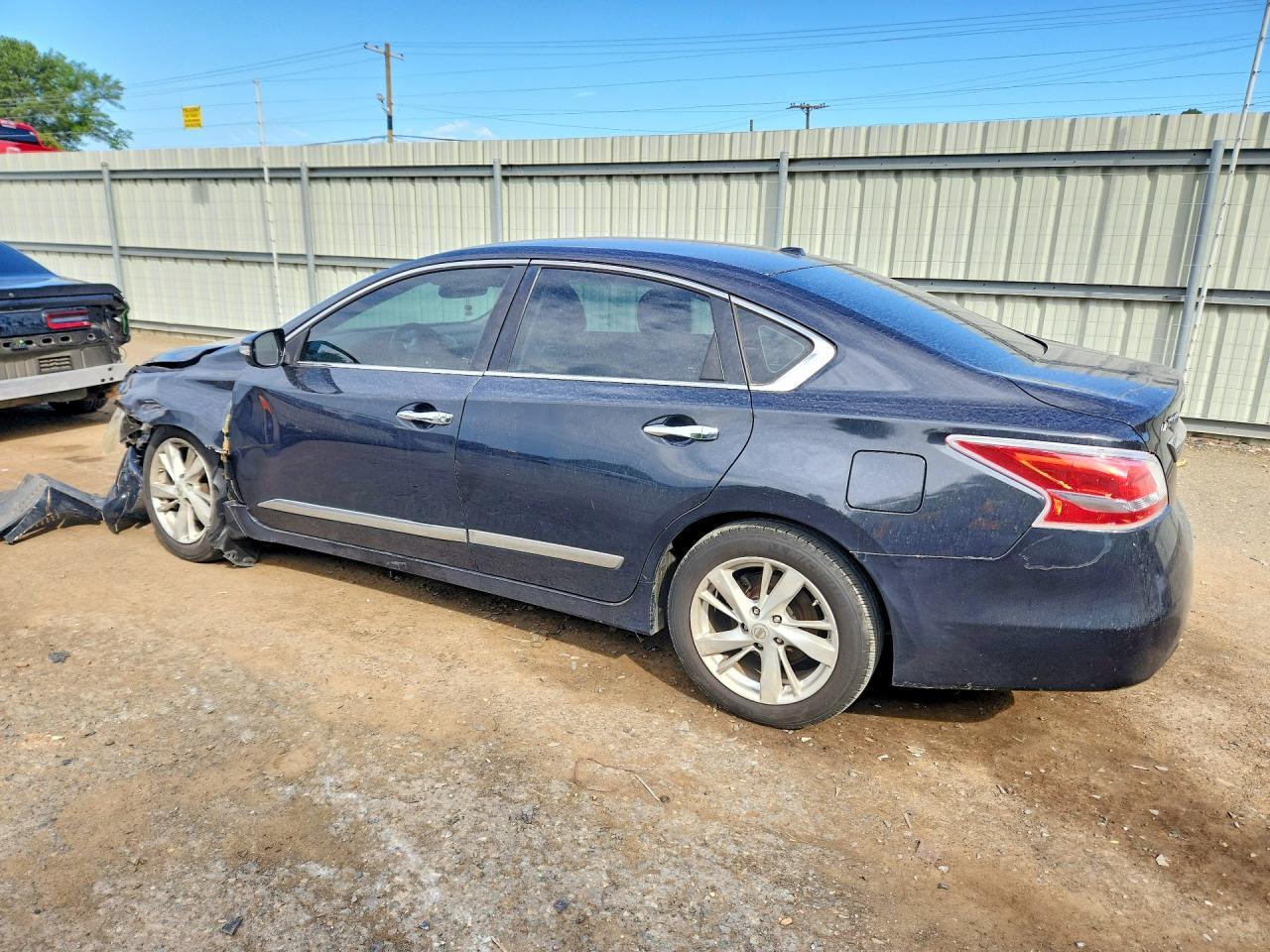 2015 Nissan Alitma - Image 2